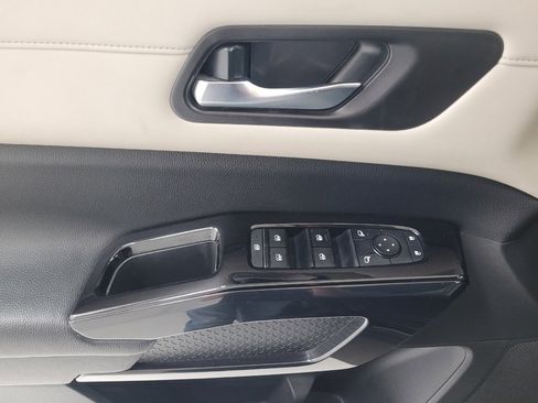 Used 2022 Nissan Pathfinder SV image 27