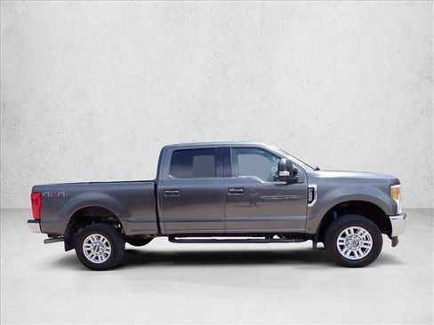 Used 2017 Ford F250 XLT w/ XLT Value Package AWD/4WD image 5