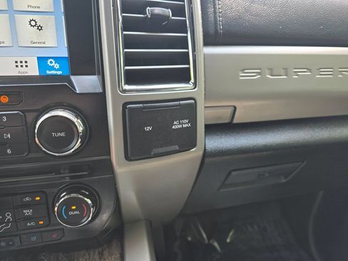 Used 2017 Ford F250 Lariat w/ Chrome Package AWD/4WD image 30