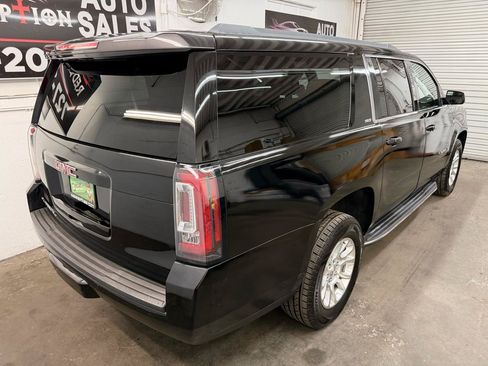 Used 2017 GMC Yukon XL SLT AWD/4WD image 4
