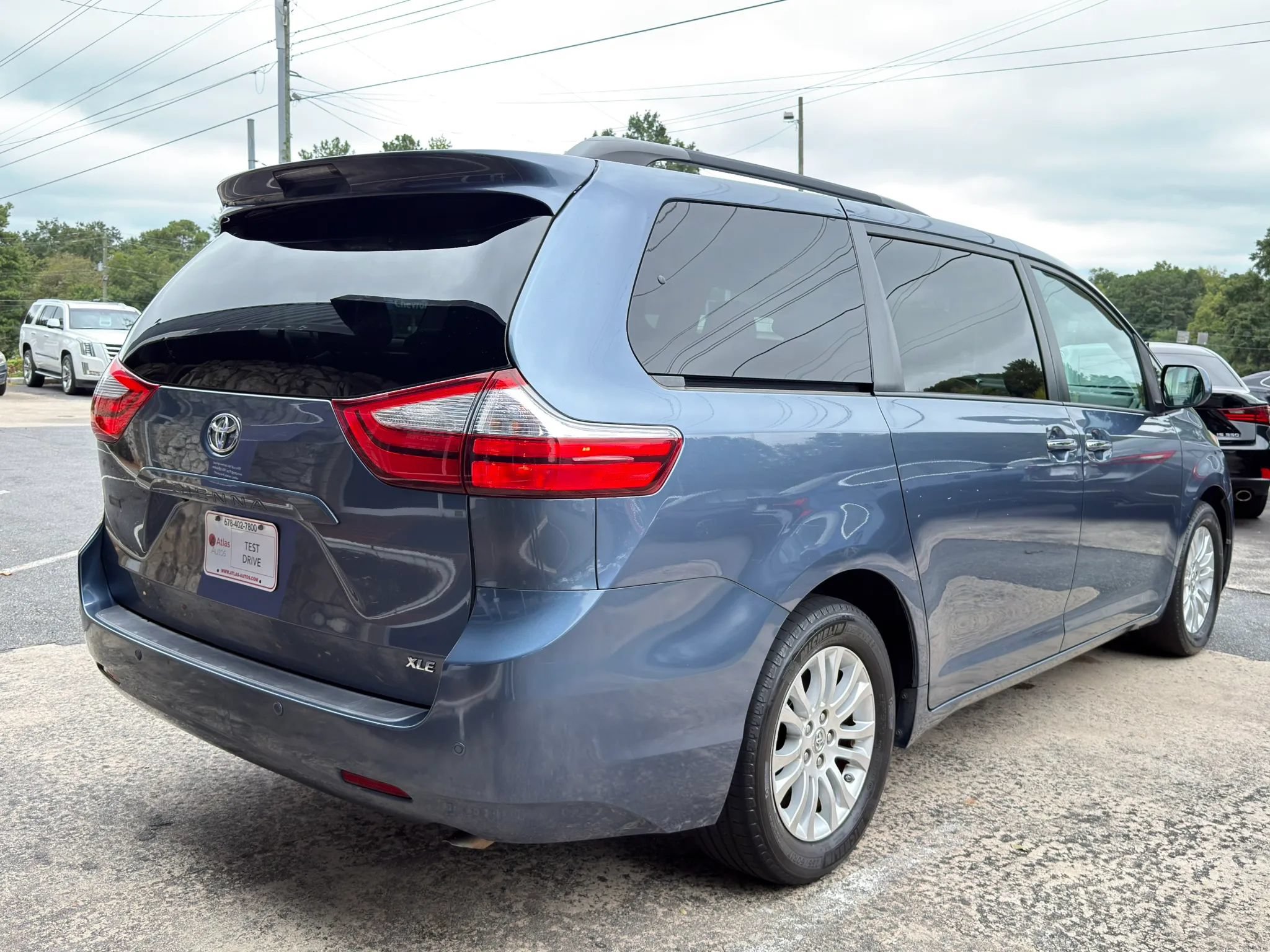 Used 2017 Toyota Sienna XLE Premium FWD image 6