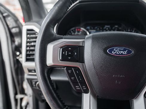 Used 2022 Ford F250 Lariat w/ Black Appearance Package image 26