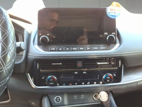 Used 2023 Nissan Rogue Platinum w/ Platinum Premium Package AWD/4WD image 16