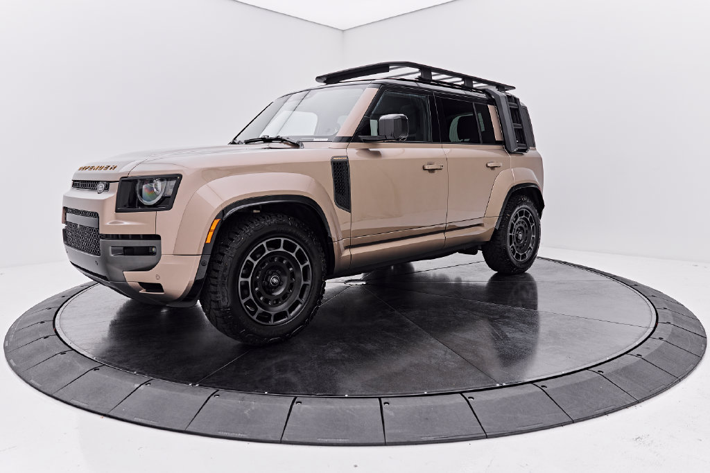 Used 2025 Land Rover Defender 110 AWD/4WD image 9