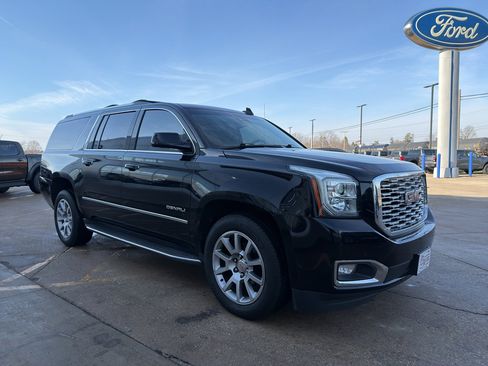 Used 2020 GMC Yukon XL Denali image 7