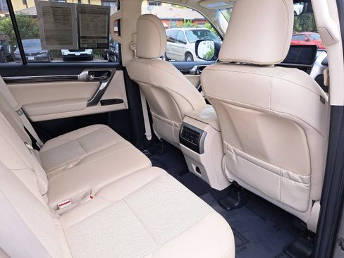Used 2023 Lexus GX 460 Premium w/ Premium Package AWD/4WD image 11