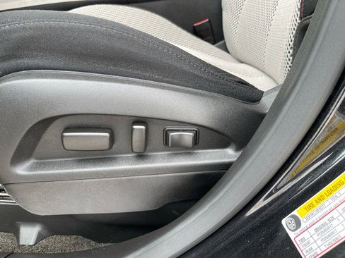 Used 2011 Chevrolet Equinox LT w/ Driver Convenience Package image 23