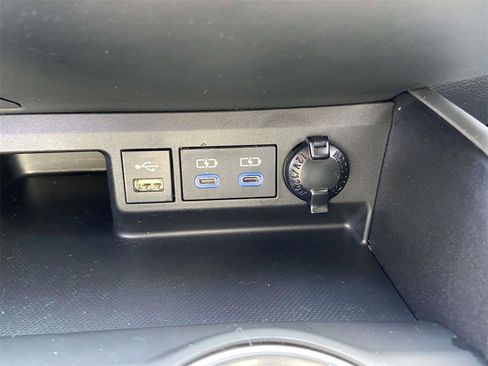 Used 2022 Toyota Highlander L image 23