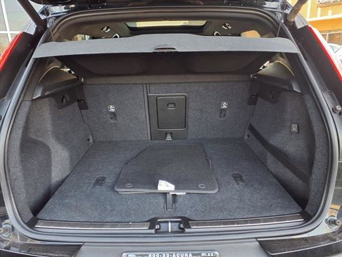 Used 2019 Volvo XC40 T5 R-Design image 18