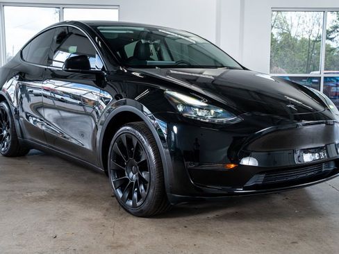 Used 2025 Tesla Model Y Long Range image 4