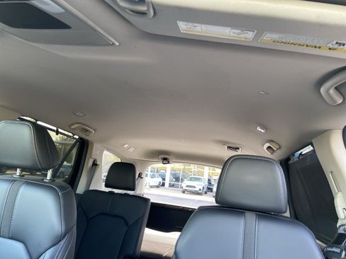 Used 2025 Honda Pilot EX-L image 32
