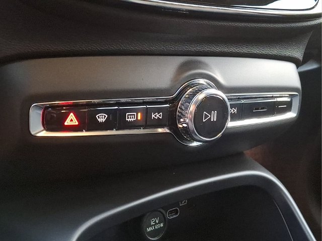 Certified 2024 Volvo XC40 B5 Core AWD/4WD image 12