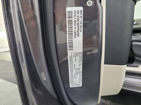 Used 2023 Chrysler Pacifica Touring-L FWD image 33