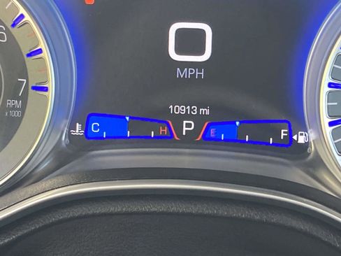 Used 2023 Chrysler 300 Touring L w/ Comfort Group image 32