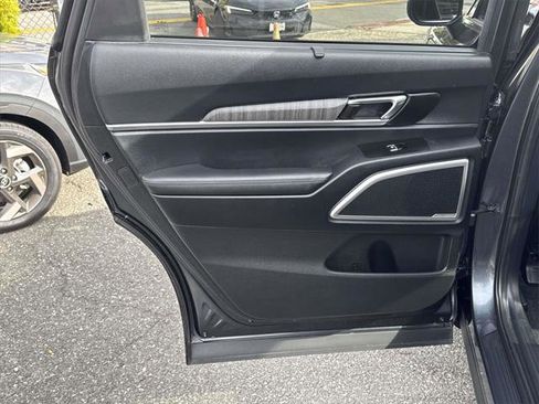 Used 2023 Kia Telluride EX w/ EX Captain's Chair Package image 10