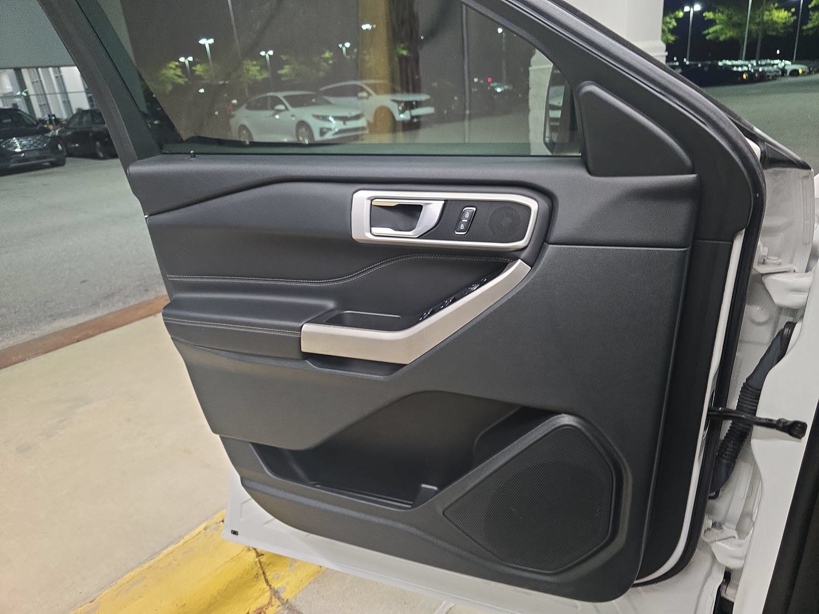 Used 2023 Ford Explorer XLT w/ Equipment Group 202A RWD image 27