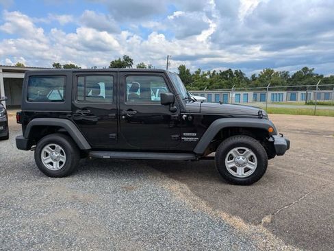 Used 2017 Jeep Wrangler Unlimited Sport w/ Connectivity Group AWD/4WD image 3