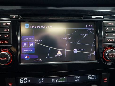 Used 2017 Nissan Rogue SV AWD/4WD image 8