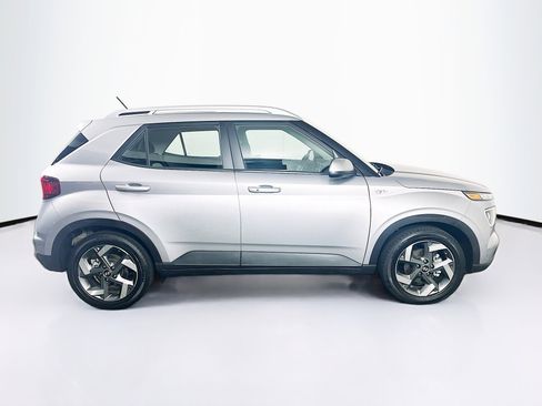 Used 2024 Hyundai Venue SEL image 10