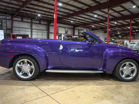 Used 2004 Chevrolet SSR image 10