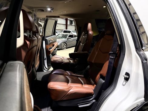 Used 2017 Cadillac Escalade Premium Luxury RWD image 18