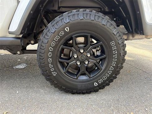 Used 2024 Jeep Gladiator Sport image 19