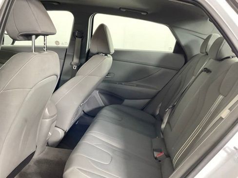 Used 2025 Hyundai Elantra SEL FWD image 11