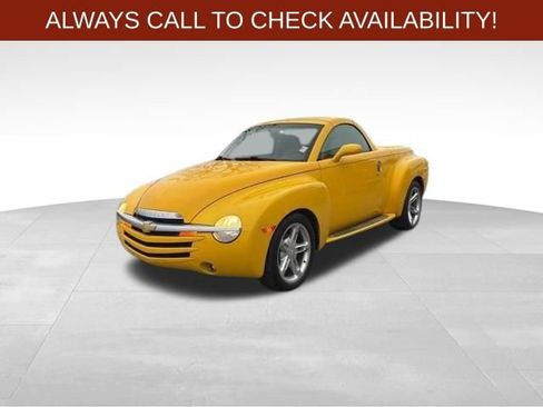Used 2005 Chevrolet SSR w/ Preferred Equipment Group image 3