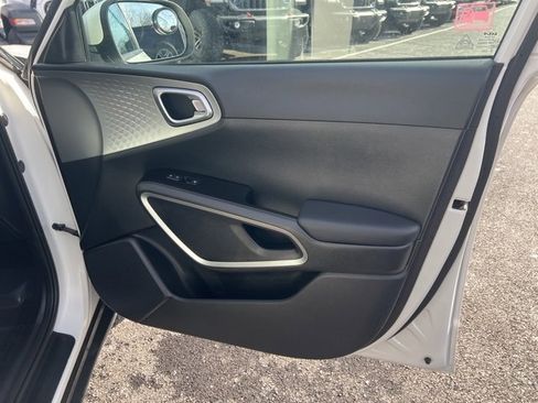 Used 2022 Kia Soul LX image 24