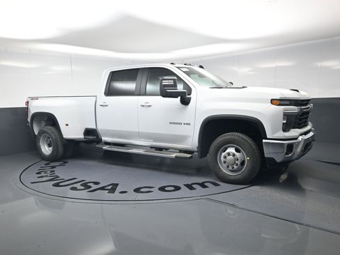New 2026 Chevrolet Silverado 3500 LT w/ Safety Package AWD/4WD image 2