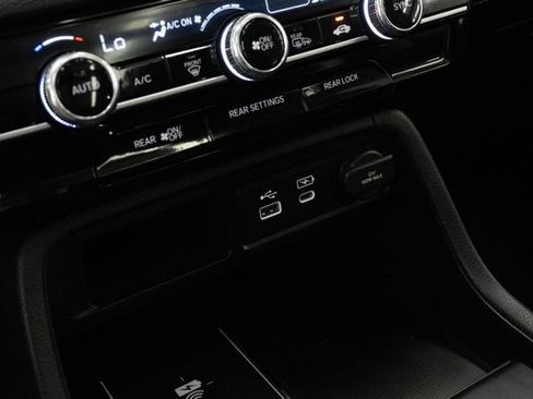 Used 2023 Honda Pilot Touring image 31