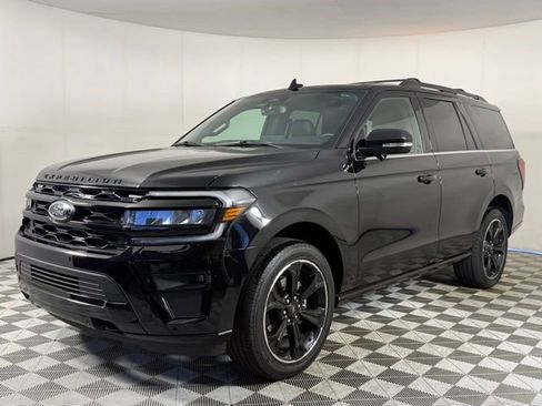 Used 2023 Ford Expedition Limited AWD/4WD image 2