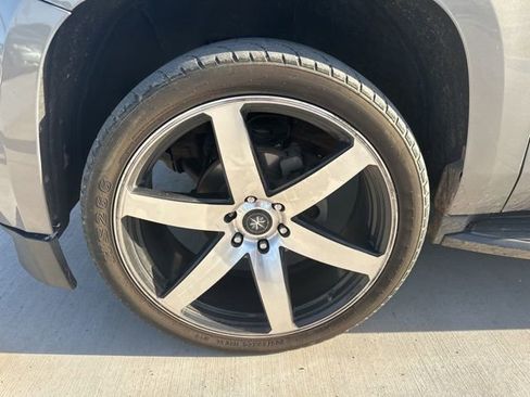 Used 2018 Chevrolet Tahoe LS RWD image 2