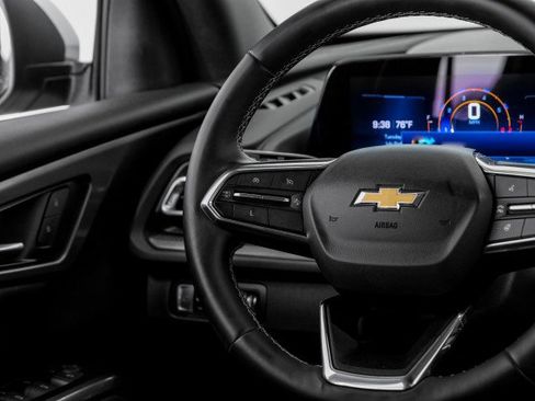 Used 2025 Chevrolet Traverse LT w/ LPO, Floor Liner Package FWD image 15