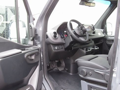 New 2025 Mercedes-Benz Sprinter 2500 image 10