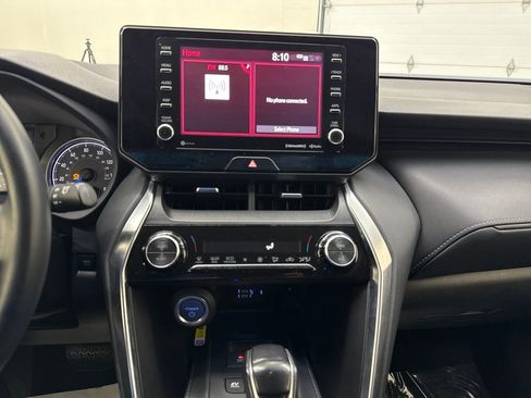 Used 2022 Toyota Venza LE image 19