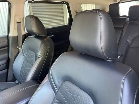 Used 2023 Nissan Pathfinder Platinum w/ Cargo Package FWD image 24