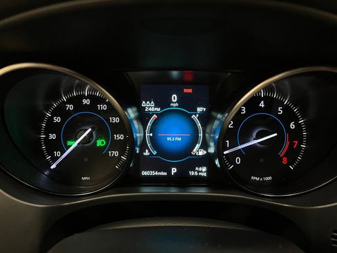 Used 2020 Jaguar F-PACE Premium image 16