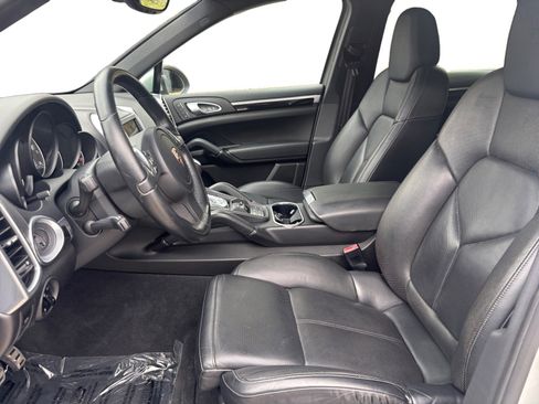 Used 2012 Porsche Cayenne S image 9