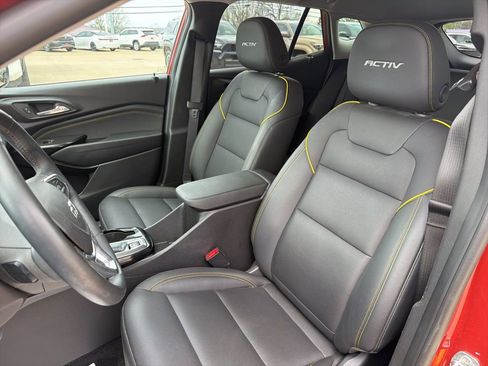 Used 2024 Chevrolet Trax ACTIV w/ Sunroof Package image 9