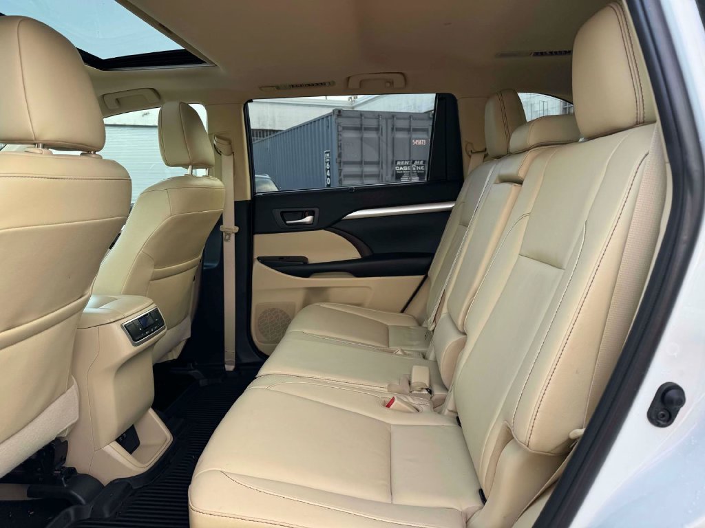 Used 2019 Toyota Highlander XLE AWD/4WD image 13