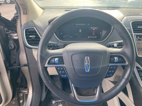 Used 2019 Lincoln Nautilus Reserve image 11