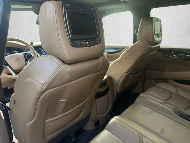 Used 2018 Cadillac Escalade Platinum AWD/4WD image 16