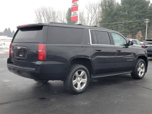 Used 2019 Chevrolet Suburban LT image 5