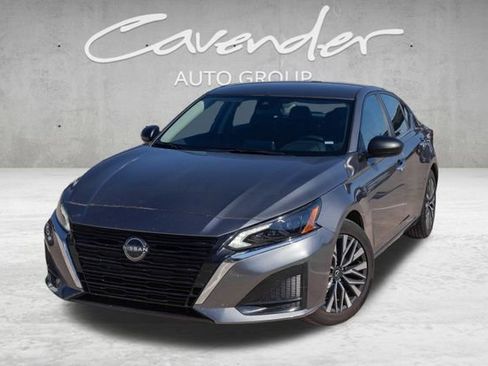 Used 2024 Nissan Altima 2.5 SV image 1