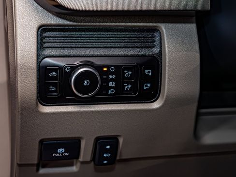 Used 2026 Ford F250 Platinum w/ Platinum Plus Package image 21