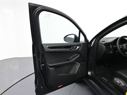 Certified 2026 Porsche Macan image 16