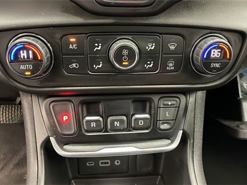 Used 2021 GMC Terrain SLE w/ Driver Convenience Package image 24