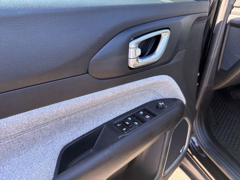 Used 2023 Jeep Compass Latitude w/ Sun and Sound Group image 16