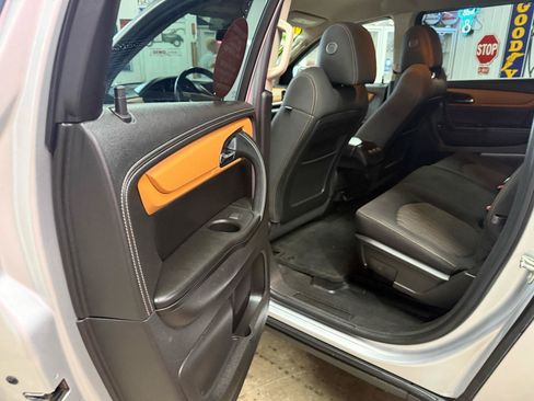 Used 2014 Chevrolet Traverse LT AWD/4WD image 17